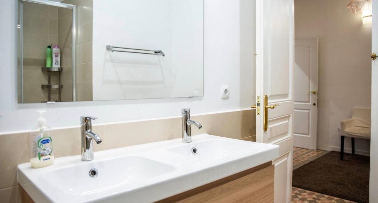 Eixample Apartments - Pova Барселона Екстер'єр фото